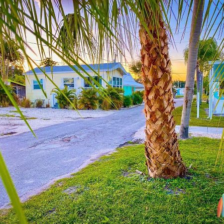 Pinecraft Cottage Tiny Home Sarasota Exterior foto